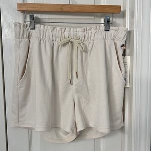 Calia-Carrie Underwood medium rise short